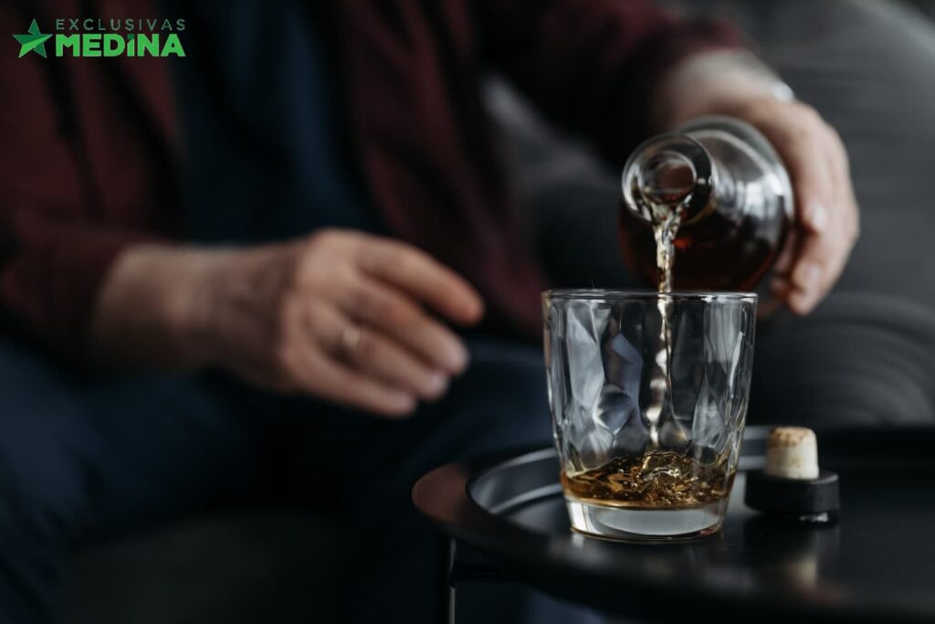 licor de hierbas exclusivas medina